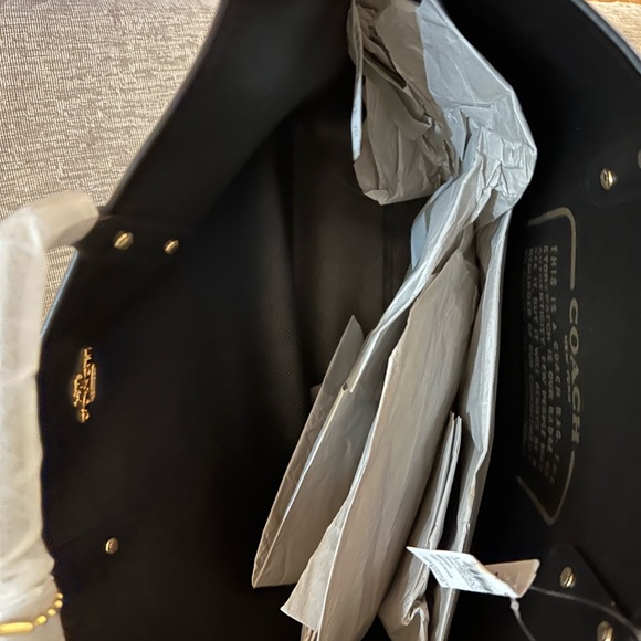 NWT! Coach leopard reversible city tote with matching leopard Crossbody handbag. - Picture 4 of 10